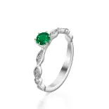 Pierścionek z białego złota ze szmaragdem AJPZ_038 Pierścionek z białego złota ze szmaragdem AJPZ_038